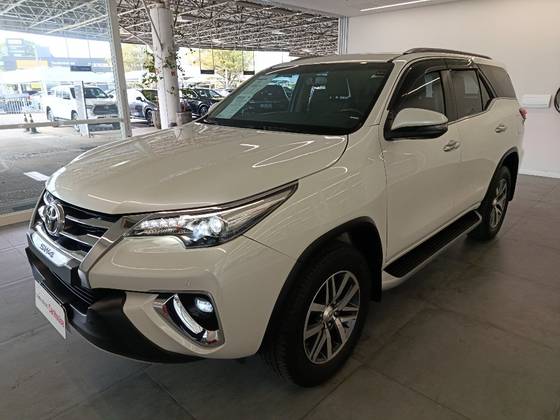 TOYOTA HILUX SW4 2.8 SRX 4X4 16V TURBO INTERCOOLER DIESEL 4P AUTOMÁTICO TOYOTA HILUX SW4 2.8 SRX 4X4 16V TURBO INTERCOOLER DIESEL 4P AUTOMÁTICO